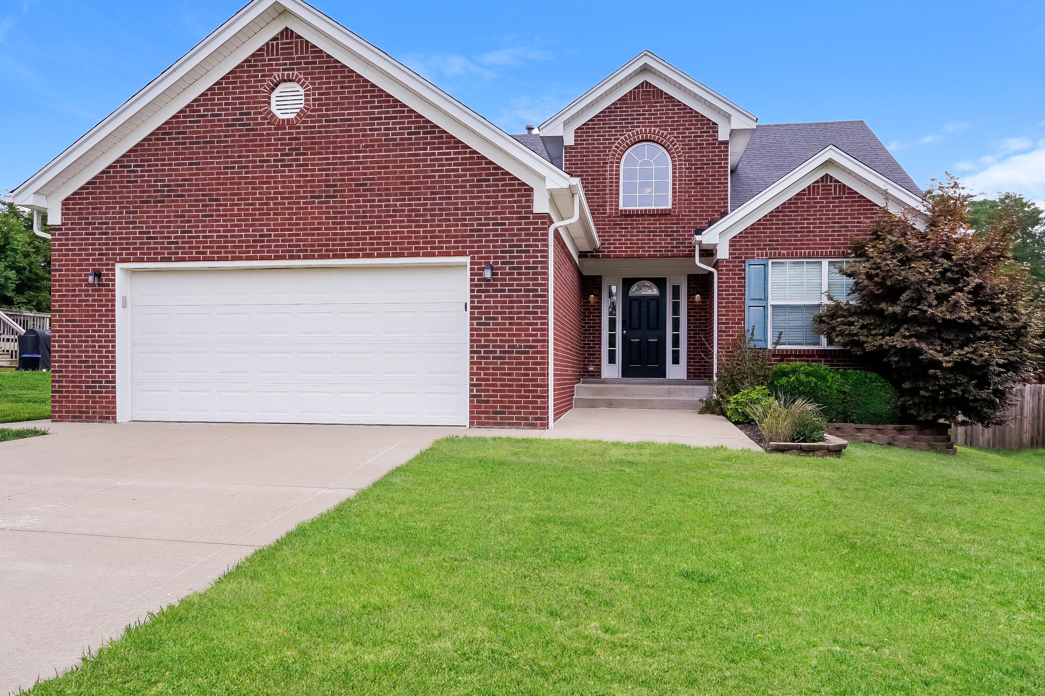 228 LENTZ LN MOUNT WASHINGTON, KY 40047